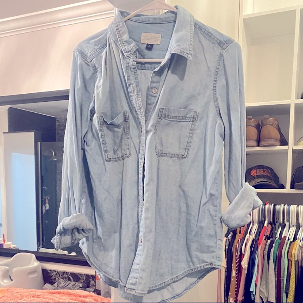 Universal Threads size medium denim Shirt
